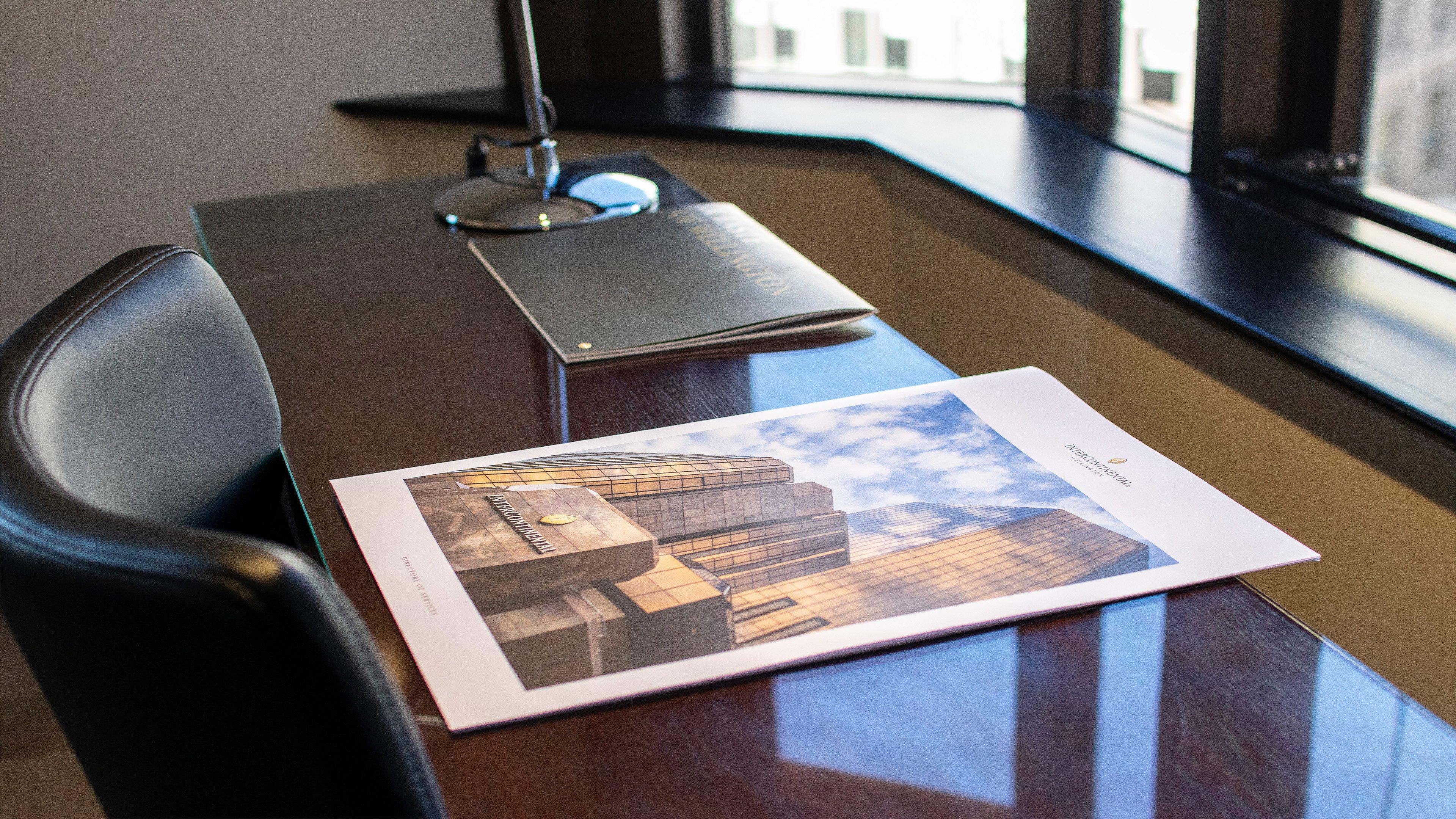 Отель Intercontinental Wellington By Ihg Экстерьер фото A desk with a portfolio