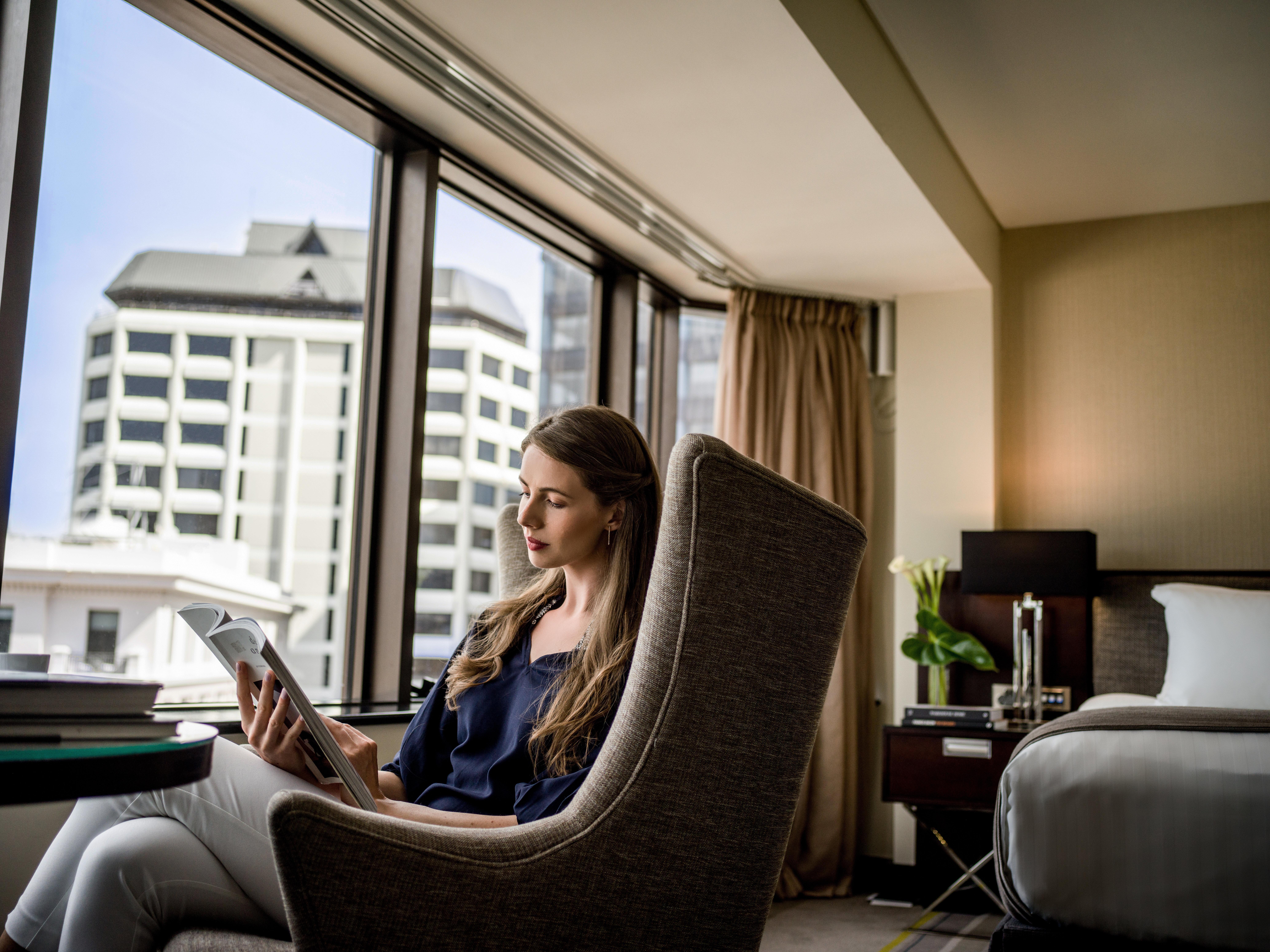 Отель Intercontinental Wellington By Ihg Экстерьер фото A guest using a tablet in a room at the hotel