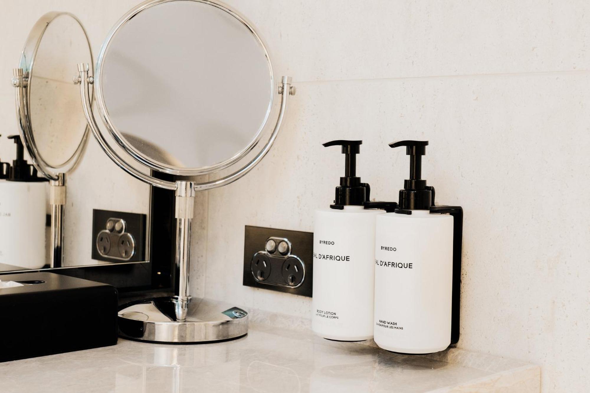 Отель Intercontinental Wellington By Ihg Экстерьер фото Soap dispensers