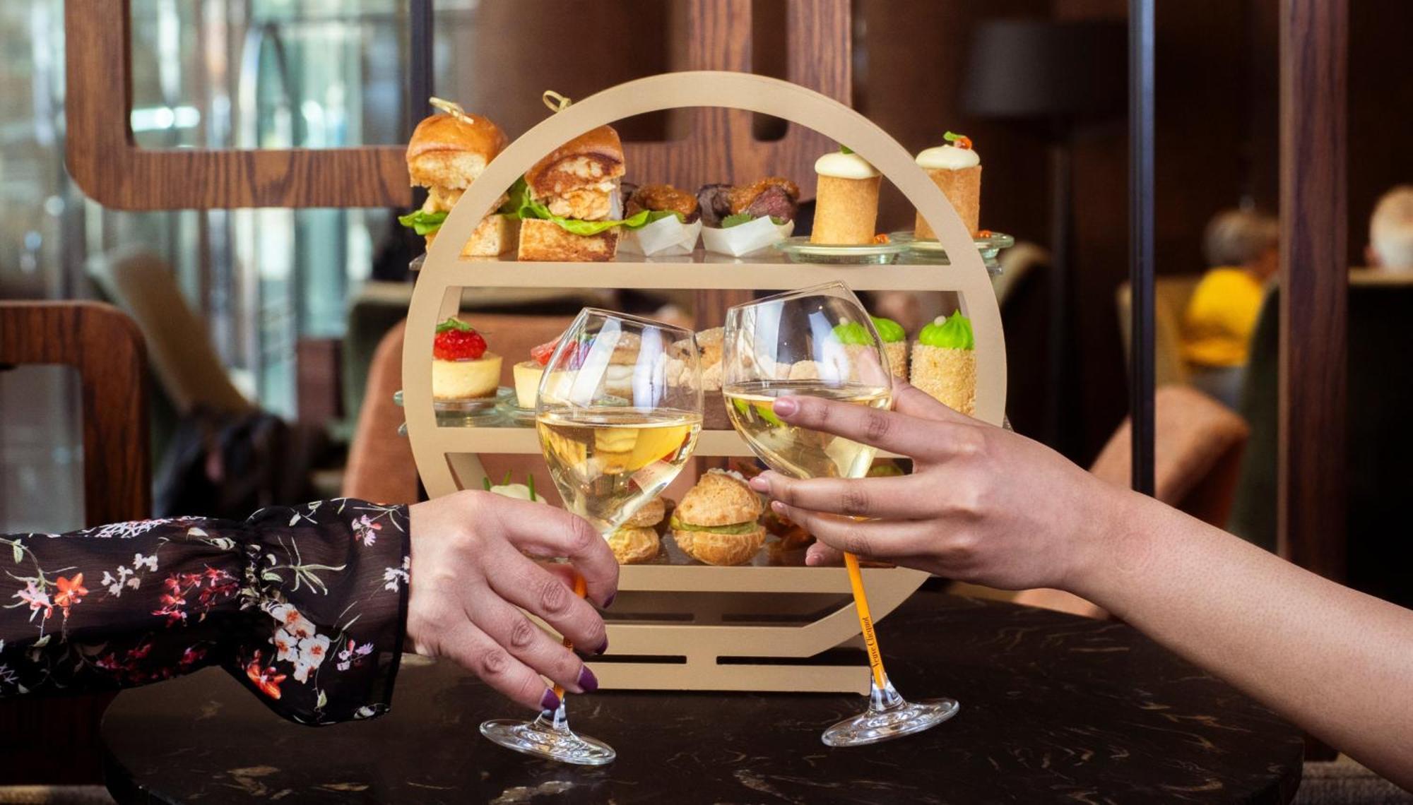 Отель Intercontinental Wellington By Ihg Экстерьер фото Afternoon tea at the Mandarin Oriental, Hong Kong