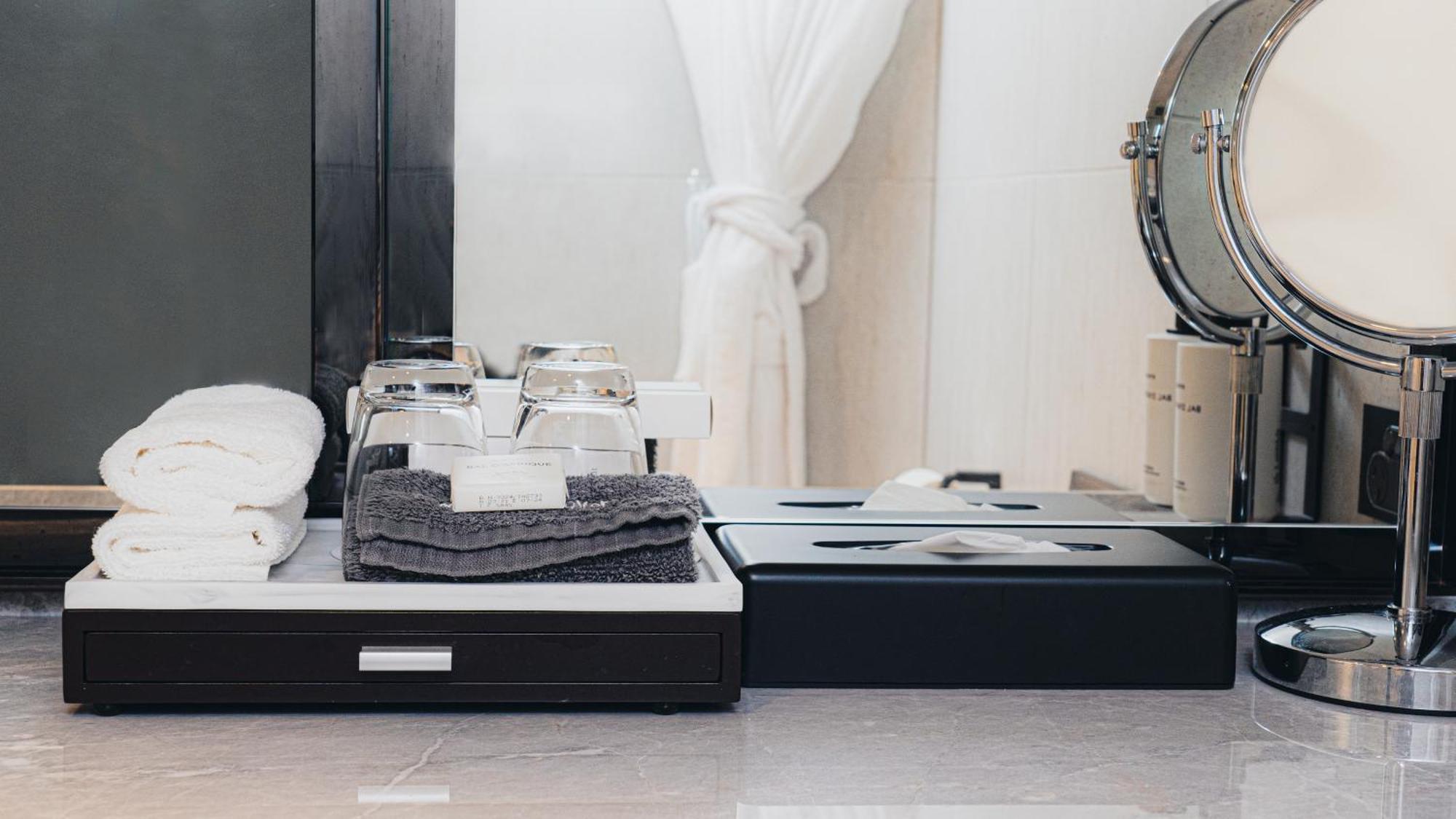 Отель Intercontinental Wellington By Ihg Экстерьер фото A bathroom vanity tray